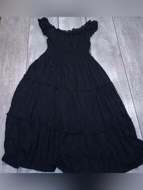 Forever 21 black tiered milkmaid midi/maxi dress
Medium preowned